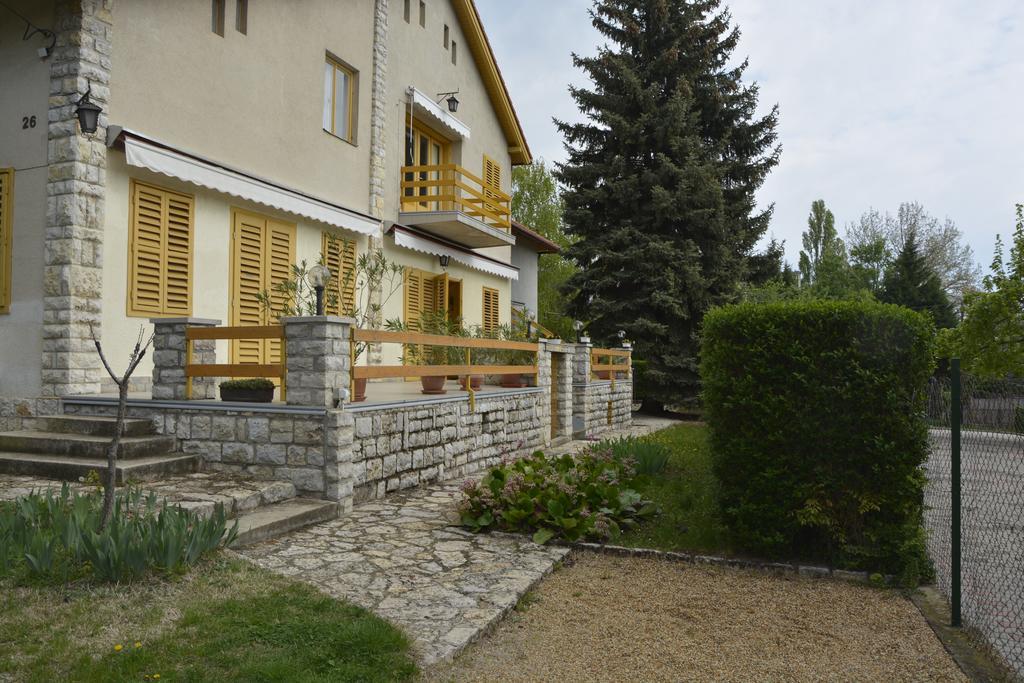 Soos Apartman Balatonfured Ngoại thất bức ảnh